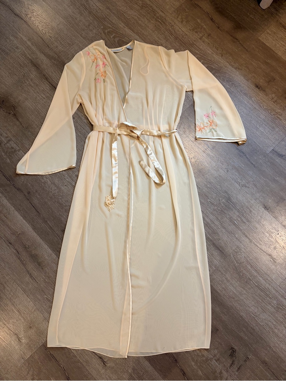 Vintage Valerie Stevens Pale Cream Sheer Embroidered Satin-Trim Kimono Robe